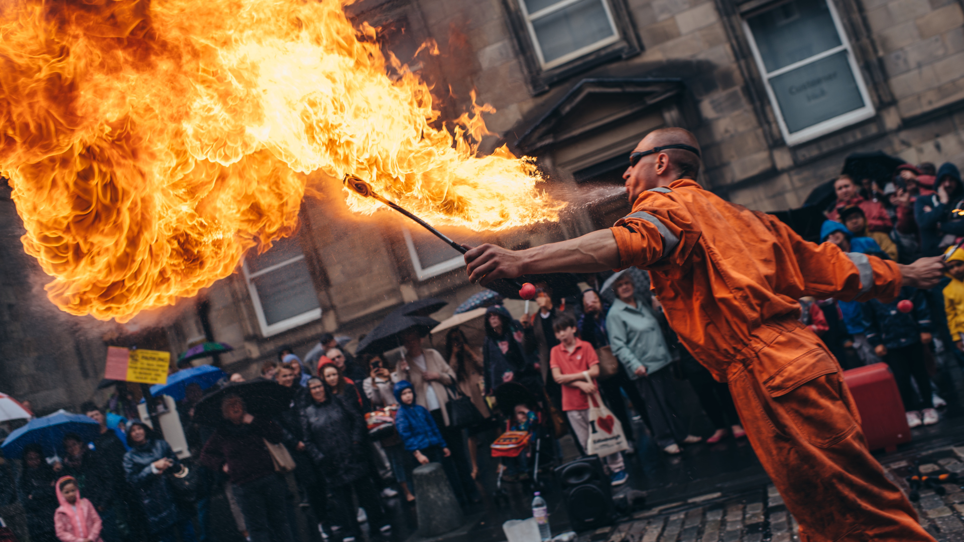 Fringe - fire artist [credit DMH]