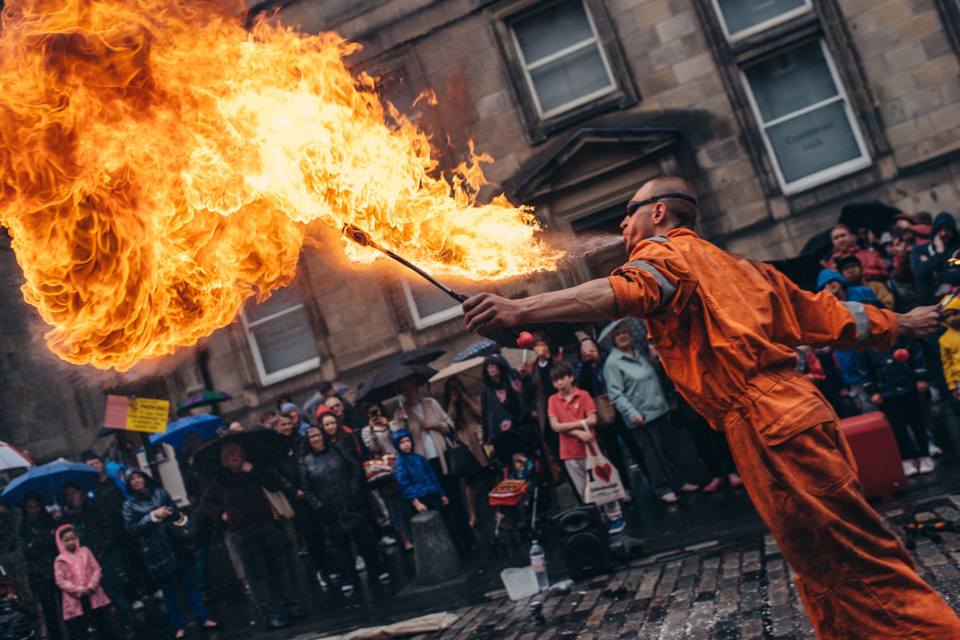 Fringe - fire artist [credit DMH]