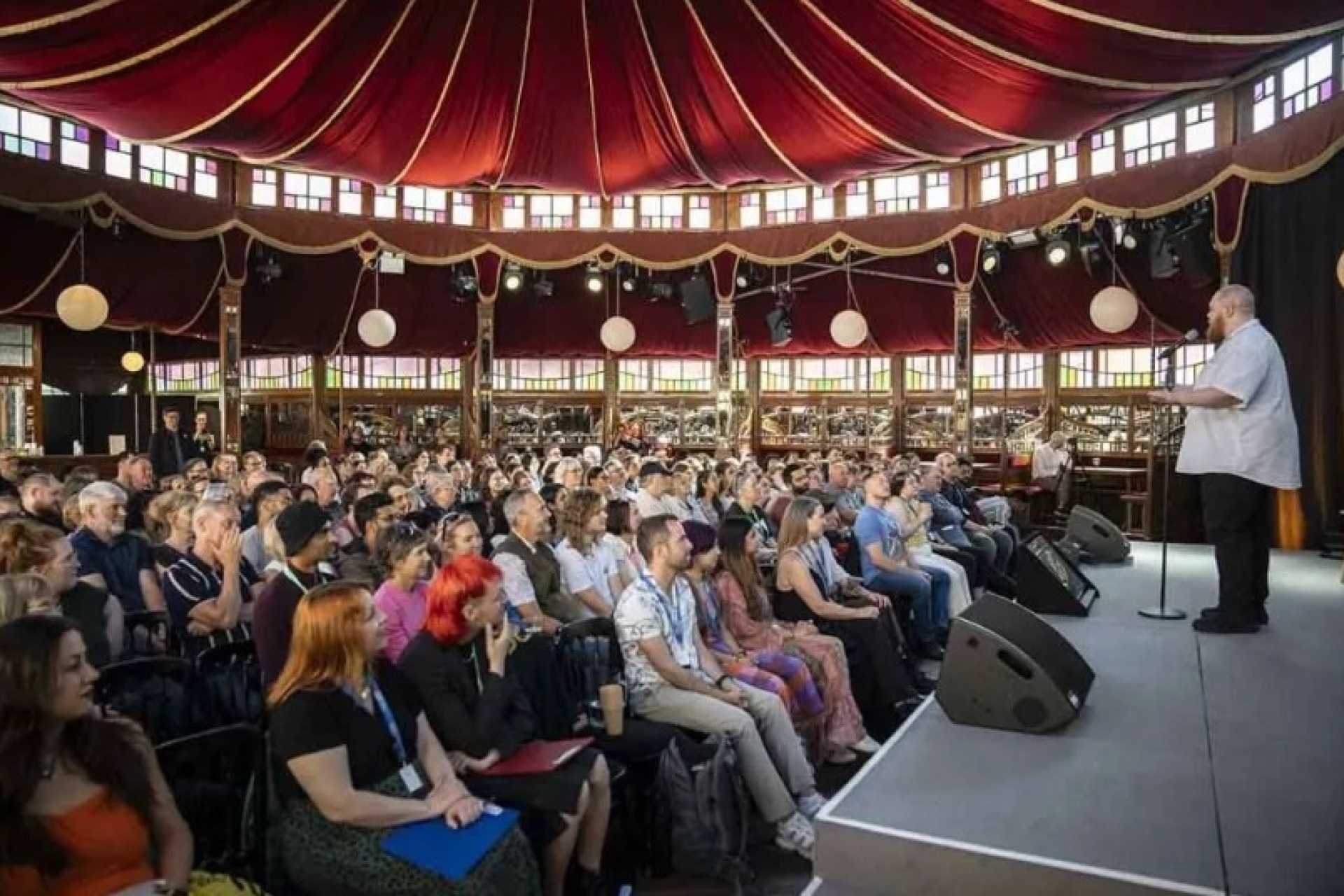 Book - Speigeltent