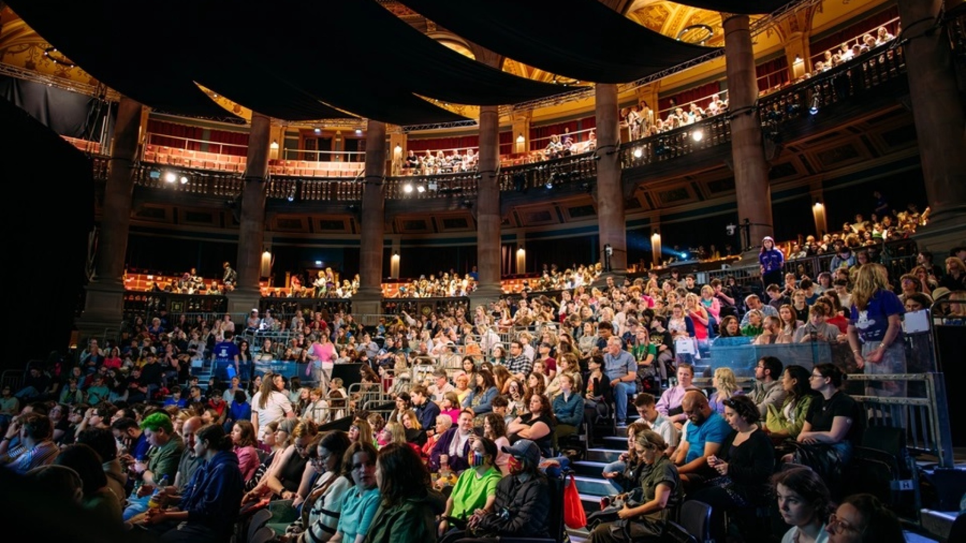 Book Festival - McEwan Hall credit Mihaela-Bodlovic