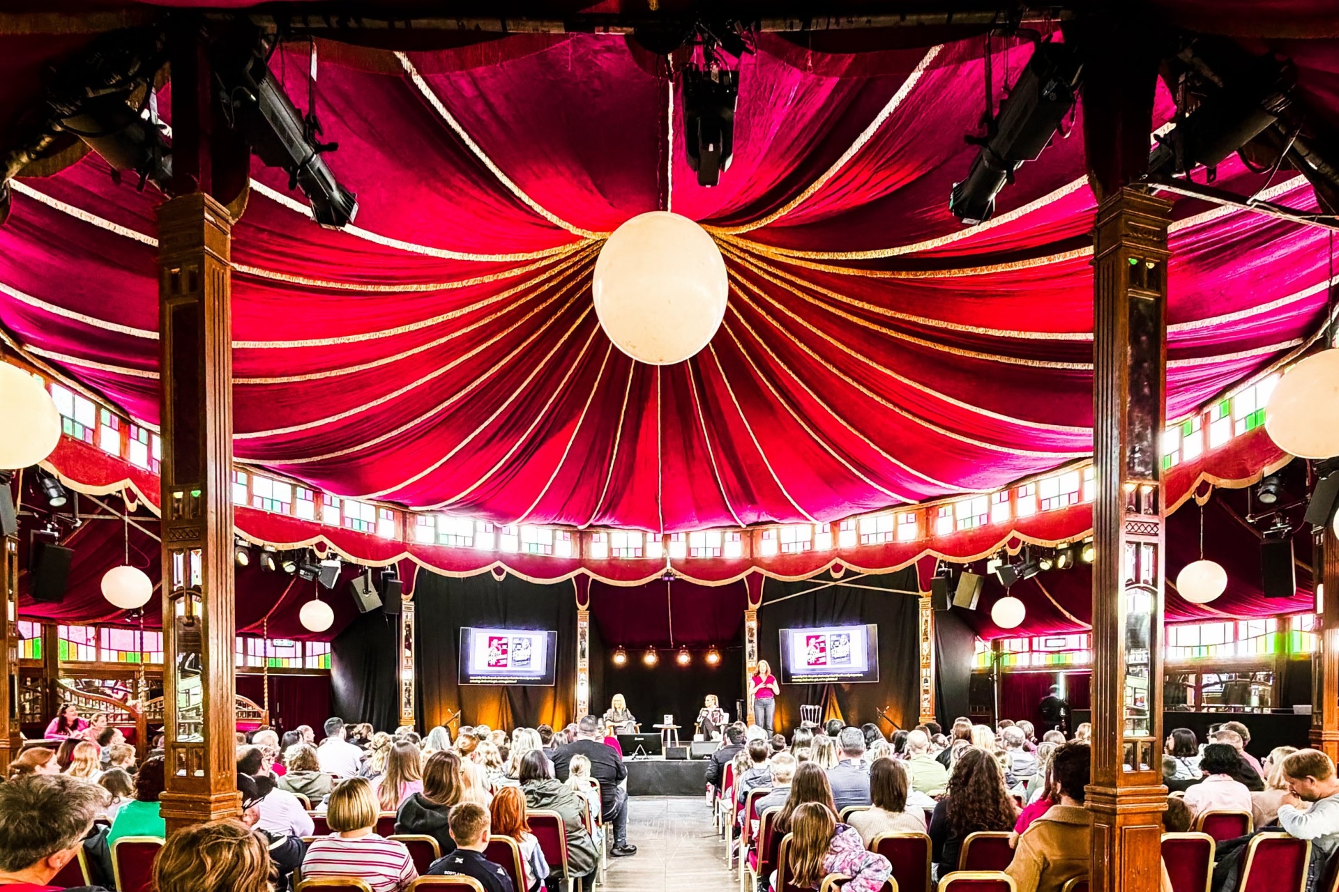 Book - Speigeltent